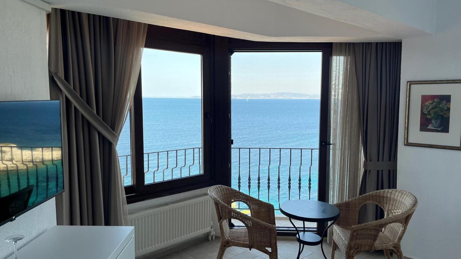 Nergis Hotel Karaburun  Exterior photo